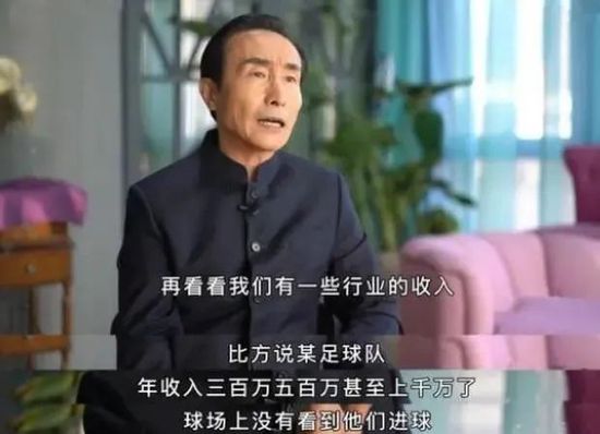 宏阔的历史中，既有大江大河，也有暗流涌动，共同汇就一个时代的景深